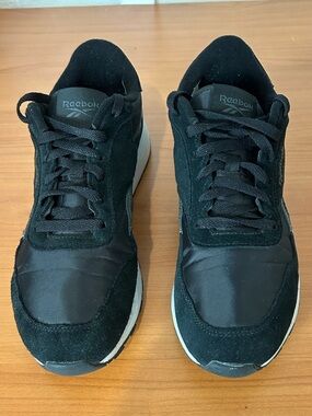 Reebok Men's Black and White Retro Casual Sneakers
